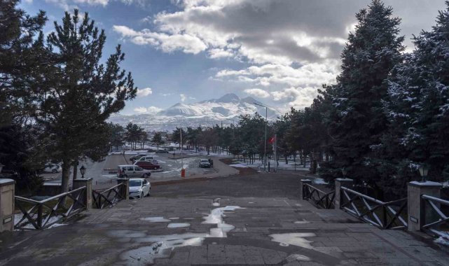 Büyükşehir, 5,5 saatte 236 mahalle yolunu ulaşıma açtı, kapalı yol bırakmadı
