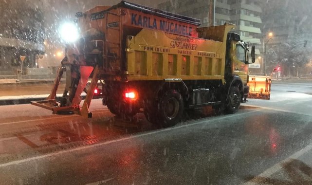 Büyükşehirde kar mesaisi