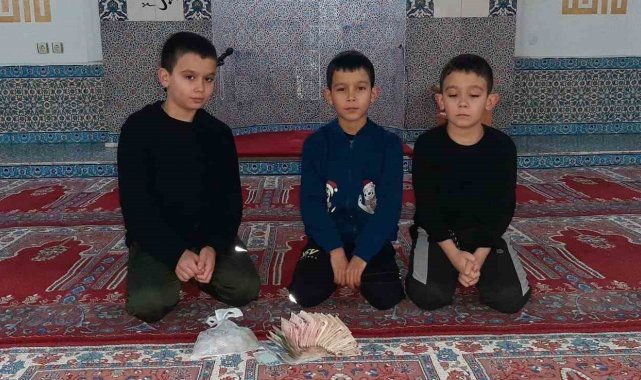 Çanakkale'de 3 kardeş kumbaralarında biriktirdikleri 2 bin lirayı depremzedeler için bağışladı