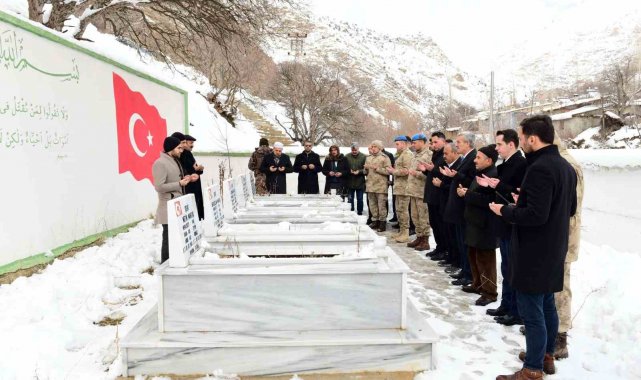 Çatak'ta çığ şehitleri unutulmadı