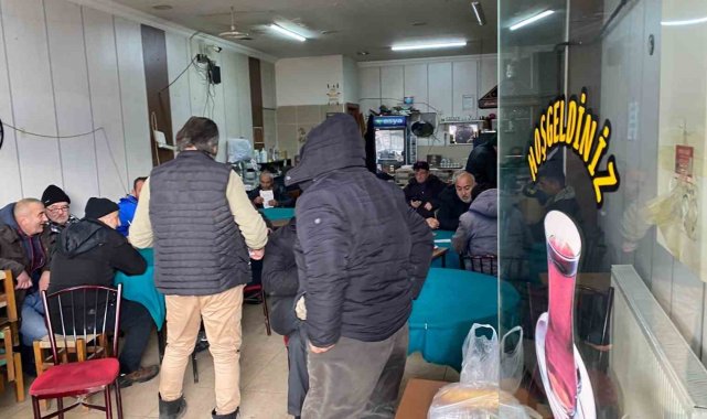 Çay ocağında toplanan hasılat depremzedelere bağışlandı