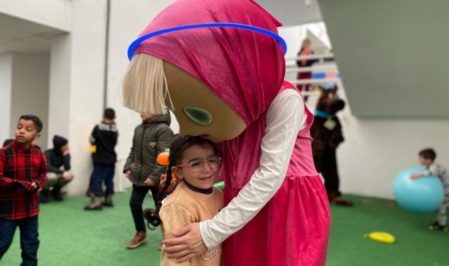 Çocuklar depremin acısını unutmaya çalışıyor