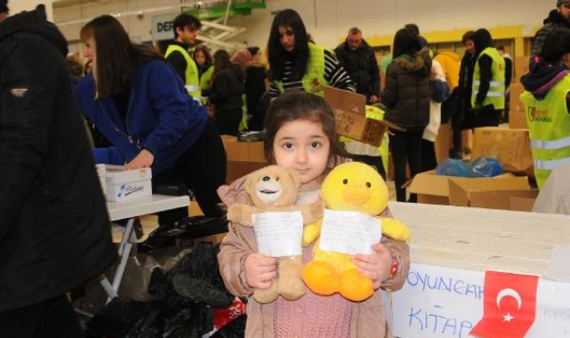 Çocuklardan depremzedelere duygulandıran notlarla oyuncak