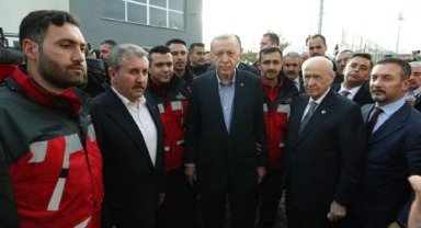 Cumhurbaşkanı Erdoğan, Alperen Ocakları arama- kurtarma ekibiyle görüştü