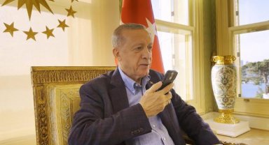 Cumhurbaşkanı Erdoğan, enkazdan 248 saat sonra kurtarılan Aleyna Ölmez ile görüştü