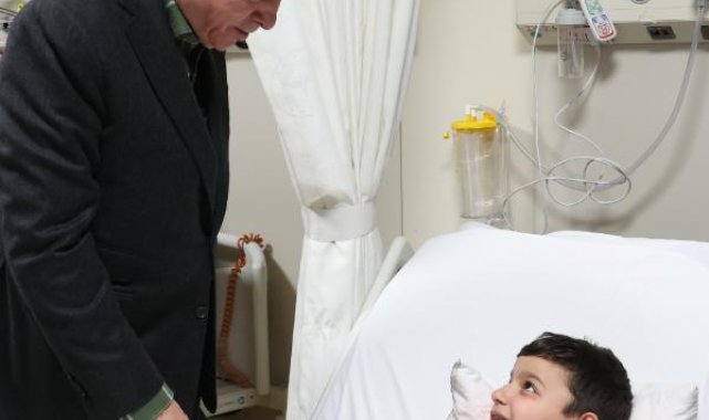 Cumhurbaşkanı Erdoğan yaralı depremzedeleri ziyaret etti