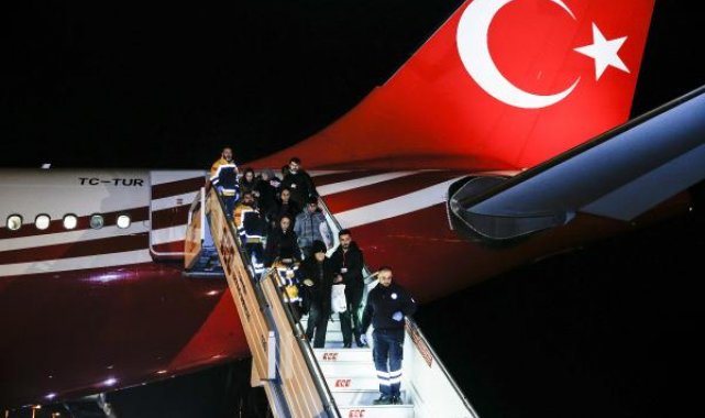Cumhurbaşkanlığı uçakları ile 16'sı bebek 126 yaralı depremzede taşındı