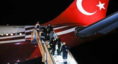 Cumhurbaşkanlığı uçakları ile 16'sı bebek 126 yaralı depremzede taşındı
