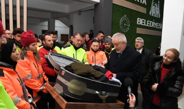 Dağlıca şehidi uzman çavuşun eşyaları depremzedelere gönderildi