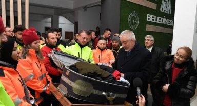 Dağlıca şehidi uzman çavuşun eşyaları depremzedelere gönderildi