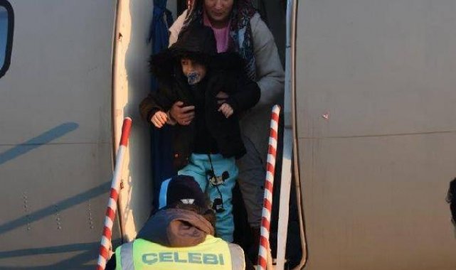 Deniz Kuvvetlerine ait uçaklar tahliyelere devam ediyor