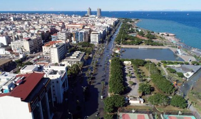 Deniz seviyesinin yükseldiği İskenderun'da binalar boşaltıldı