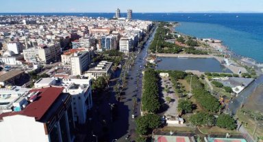 Deniz seviyesinin yükseldiği İskenderun'da binalar boşaltıldı