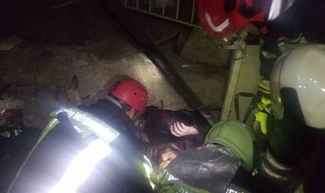 Denizli Büyükşehir Belediyesi ekipleri 10 kişiyi göçükten kurtardı
