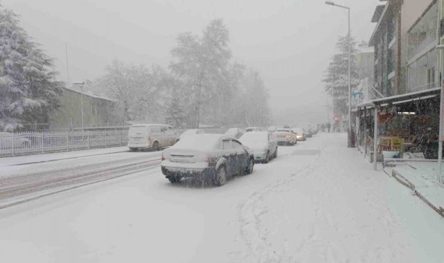 Denizli'de beklenen kar yağışı başladı