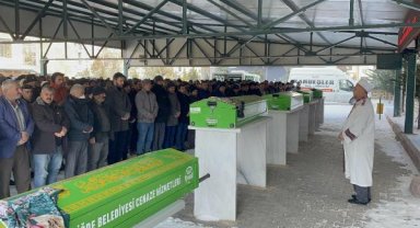 Deprem bölgelerinde hayatını kaybeden 8 kişi Niğde'de toprağa verildi