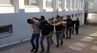Deprem bölgesinde hırsızlık yapan 12 kişi yakalandı