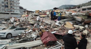 Deprem bölgesinde inceleme yapan uzmanlar 'nervürlü' demire dikkat çekti