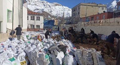 Deprem bölgesindekilerin ısınma ihtiyacı için Sason'da odun seferberliği