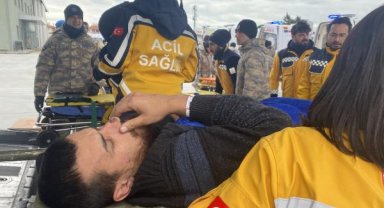 Deprem bölgesinden 53 yaralı İstanbul'a getirildi