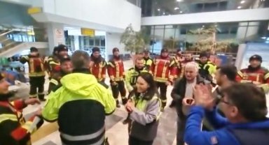 Deprem bölgesinden dönen Ukrayna ekibi, Çorlu'da alkışlarla karşılandı