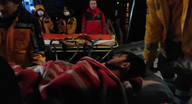 Deprem bölgesinden İstanbul'a getirilen yaralılar hastanelere sevk edildi