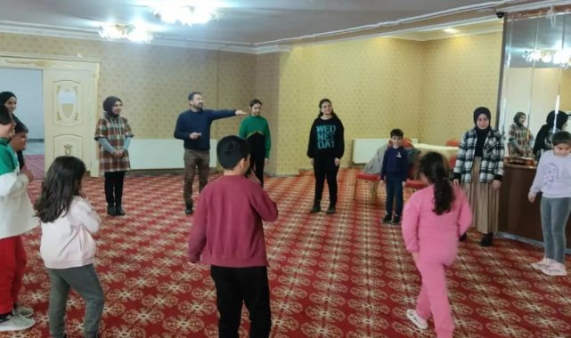 Deprem bölgesinden Mardin'e yerleşen çocukların yüzü gülüyor