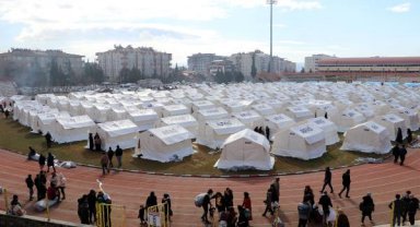 Deprem felaketinde 2'nci gün; enkaz başlarında umutlu bekleyiş