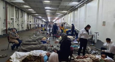 Deprem felaketinde 2'nci gün; enkaz başlarında umutlu bekleyiş