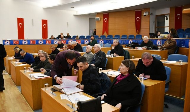 Deprem şehitleri için Fatiha okunarak başladı