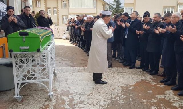 Depremde 8 aylık hamile Sevde öğretmen yaşamını yitirdi, polis eşi enkaz altında