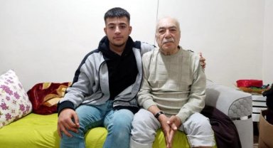 Depremde engelli dedesini sırtında taşıyıp kurtardı