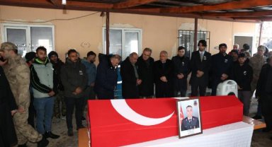 Depremde enkazda kalan 2'si çocuk 10 kişi, Ordu'da toprağa verildi