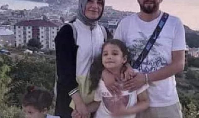 Depremde eşi ve 2 çocuğuyla yaşamını yitiren öğretmen toprağa verildi
