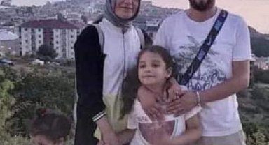 Depremde eşi ve 2 çocuğuyla yaşamını yitiren öğretmen toprağa verildi