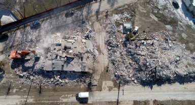 Depremde harabeye dönen mahalle dron ile havadan görüntülendi