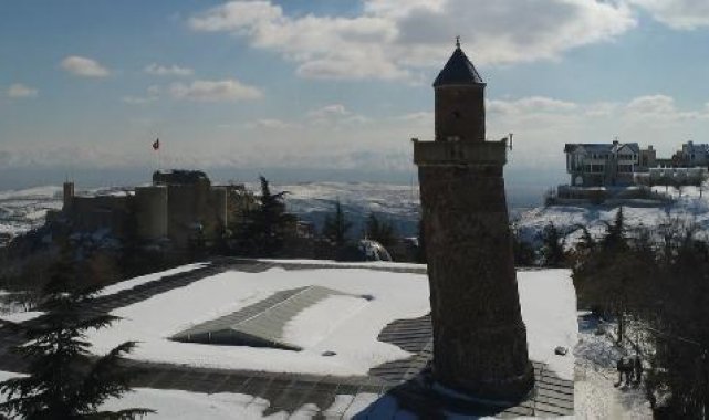 Depremde, Harput Ulu Camii'nin eğri minaresi yıkılmadı