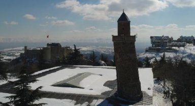 Depremde, Harput Ulu Camii'nin eğri minaresi yıkılmadı