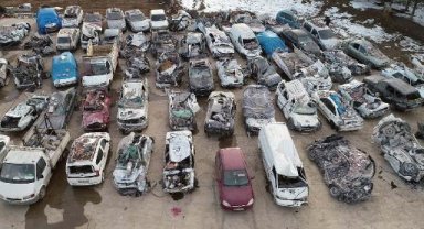 Depremde hasar gören araçlar dronla görüntülendi