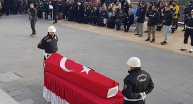 Depremde hayatını kabeden polis memuru toprağa verildi