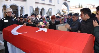 Depremde hayatını kaybeden 3 kişi Kırıkkale'de toprağa verildi