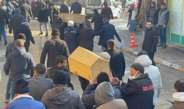 Depremde hayatını kaybeden aile Dursunbey'de toprağa verildi