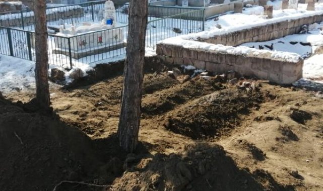 Depremde hayatını kaybeden aile, Kayseri'de toprağa verildi