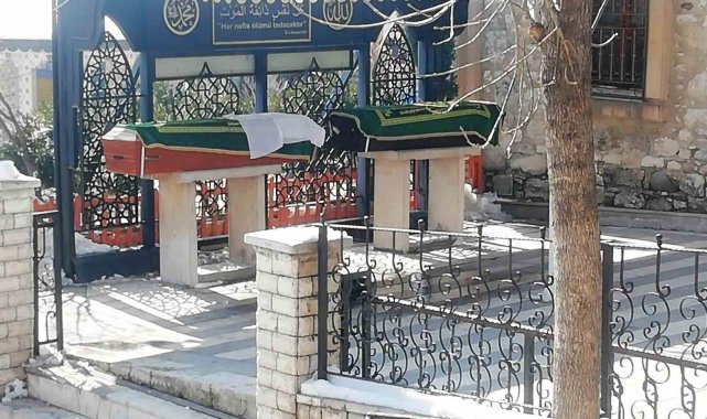 Depremde hayatını kaybeden baba ve kızı Emet'te toprağa verildi