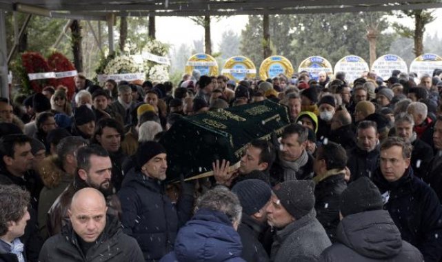 Depremde hayatını kaybeden Berkhan Eminsoy İstanbul'da toprağa verildi