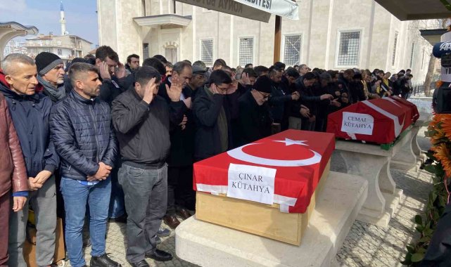 Depremde hayatını kaybeden Cemal Kütahya ve oğlu Çınar'a acı veda