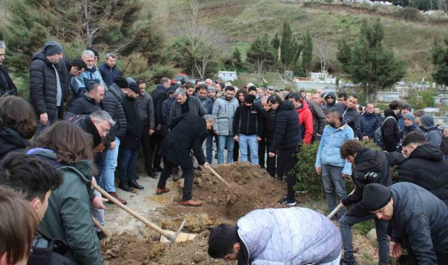 Depremde hayatını kaybeden lise öğrencisi Sinop'ta toprağa verildi