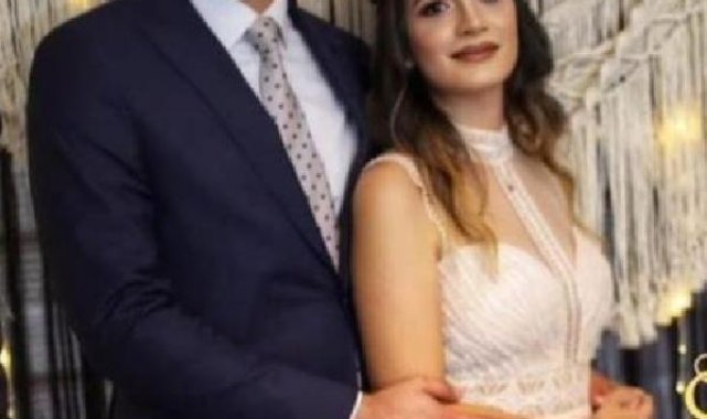 Depremde hayatını kaybeden öğretim görevlisi ile eşi toprağa verildi