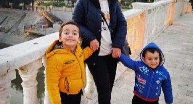 Depremde hayatını kaybeden öğretmen anne ile 2 çocuğu toprağa verildi