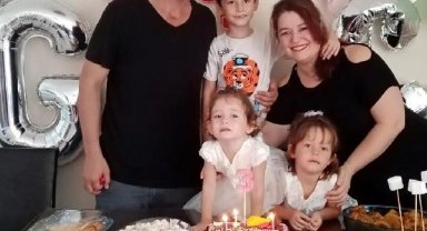 Depremde hayatını kaybeden polis memuru, eşi ve 3 çocuğu yan yana toprağa verildi